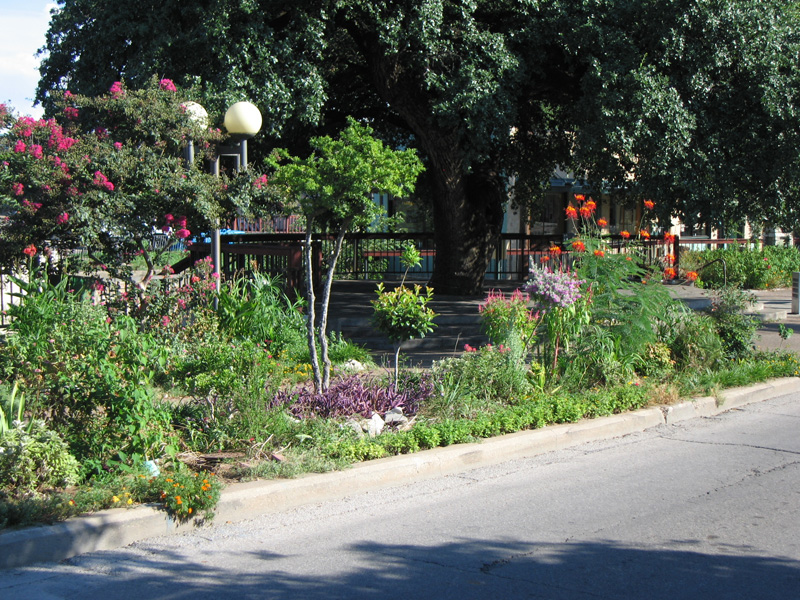 Koriente restaurant garden in downtown Austin, photo 1