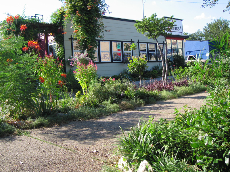 Koriente restaurant garden in downtown Austin, photo 4